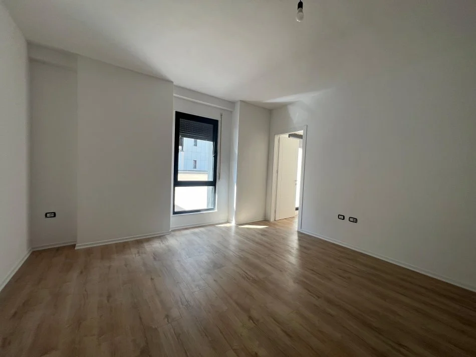 Tirane, jepet me qera apartament 1+1 Kati 2, 100 m² 500 € 