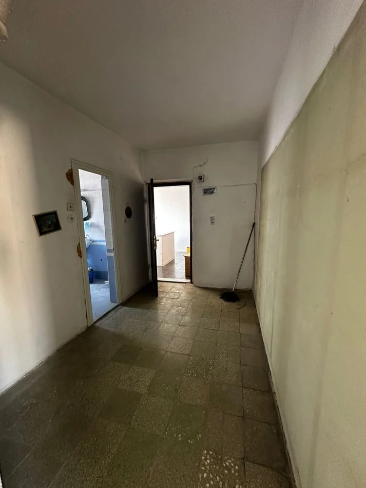 Tirane, shes apartament 1+1+Ballkon Kati 5, 52 m² 75.000 € (Ali Dem)