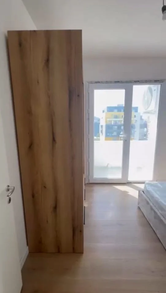 Tirane, jepet me qera apartament 3+1+Ballkon Kati 9, 101 m² 650 € (beniamin kruta)