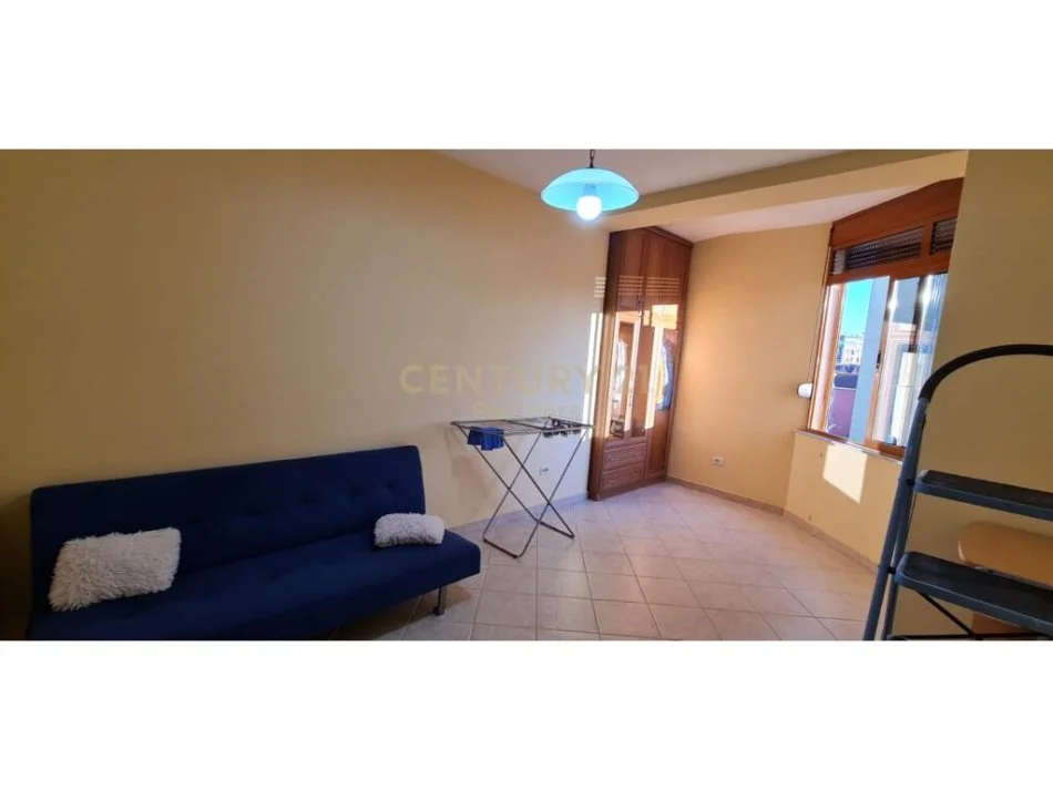 Tirane, jepet me qera apartament 2+1+Ballkon Kati 5, 129 m² 650 € (Rruga Bako Dervishaj)