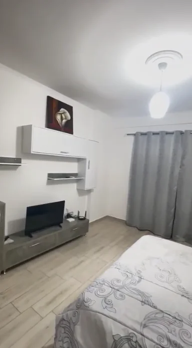 Vlore, jepet me qera garsonier , Kati 2, 30 m² 250 € (ish-Kombinati i Peshkut) RV45343