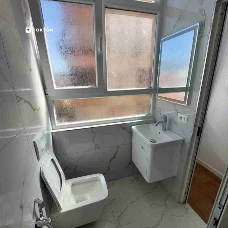 Tirane, shitet apartament 2+1+Ballkon Kati 5, 90 m² 185.000 € (Rruga e Dibres)