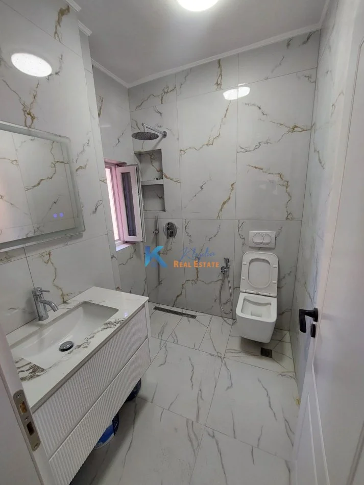 Tirane, shes apartament 2+1+Ballkon Kati 5, 90 m² 185.000 € (Rruga e Dibres)