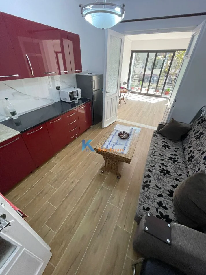 Tirane, jap me qera zyre Kati 3, 120 m² 1.200 € (Myslym Shyri)