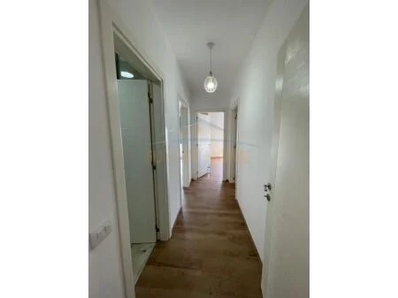 Tirane, jepet me qera apartament 3+1 Kati 3, 118 m² 650 € (Ish Profarma, Porcelan, Tiranë AREA45564)