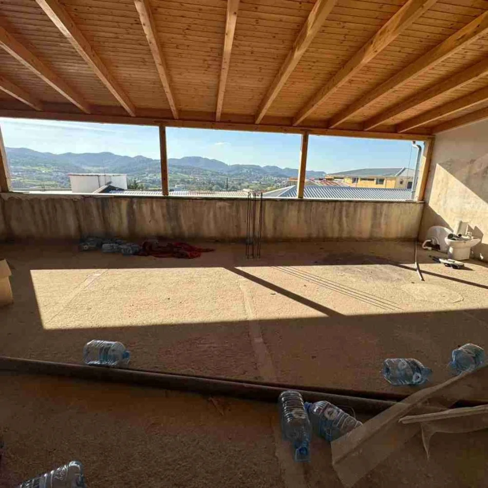 Tirane, jepet me qera ambjent biznesi Kati 4, 420 m² 1.500 € (Sauk)