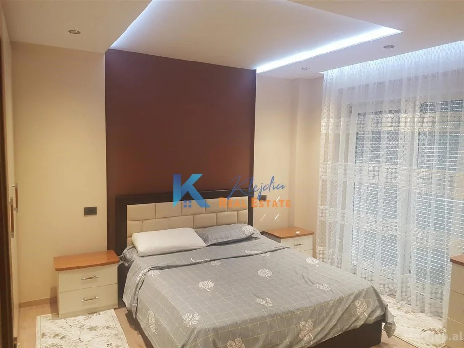 Tirane, jepet me qera apartament 2+1+Ballkon Kati 4, 108 m² 750 € (Kompleksi Colombo, Liqeni i Thate)