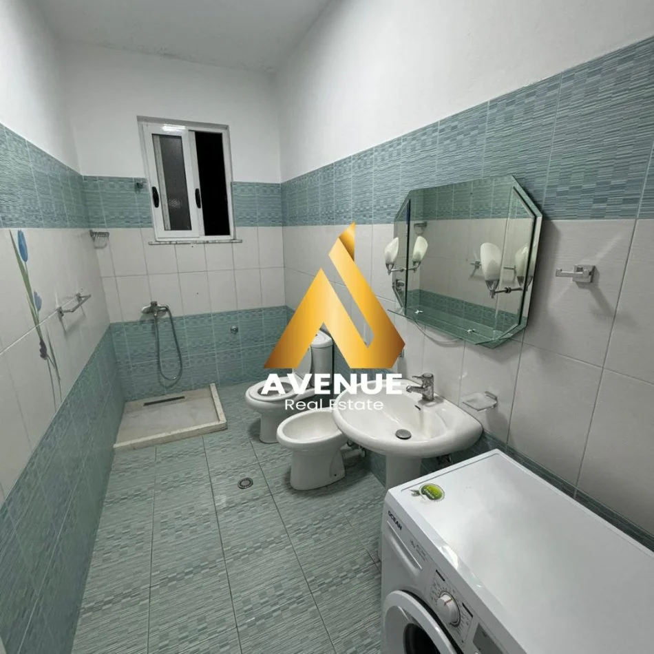 Tirane, jepet me qera shtepi 1+1+Ballkon Kati 4, 90 m² 500 € (5 maji)