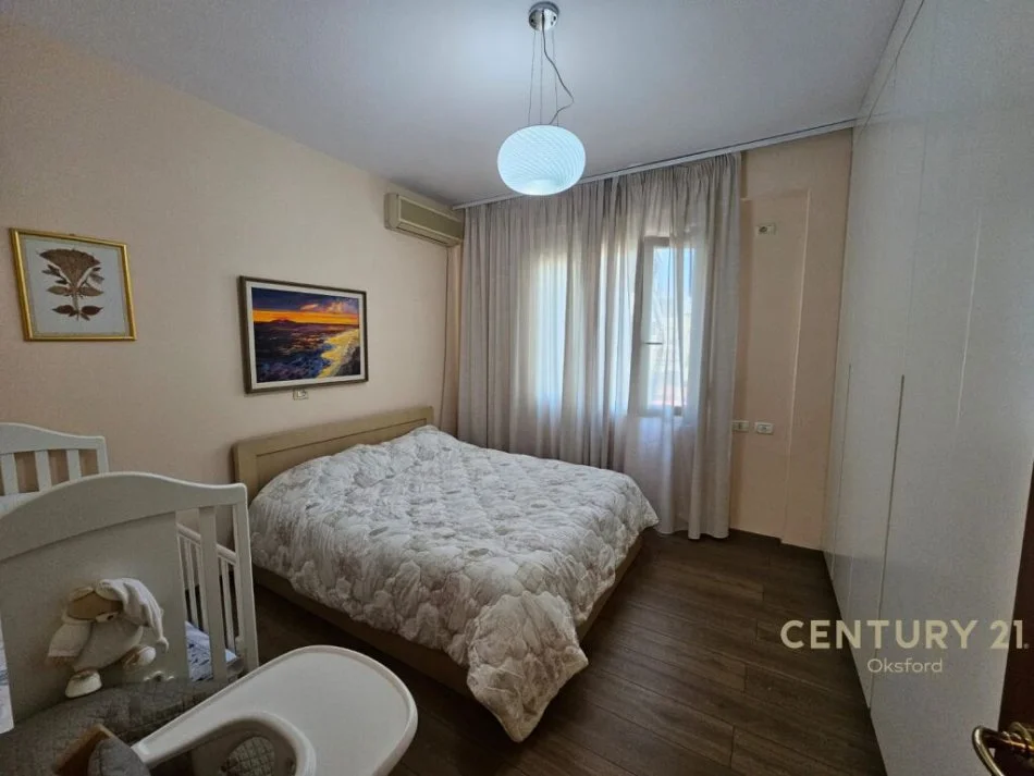 Tirane, jepet me qera apartament 2+1+Ballkon Kati 4, 74 m² 750 € (Rruga Myslym Shyri)