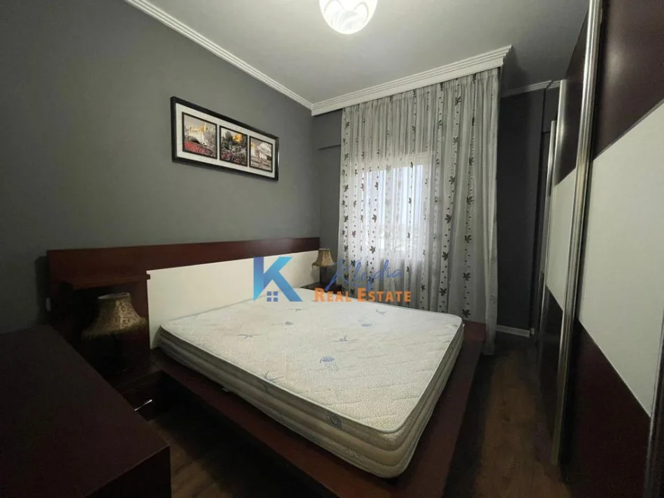 Tirane, jap me qera apartament 2+1+Ballkon Kati 2, 82 m² 600 € (Liqeni i Thate)