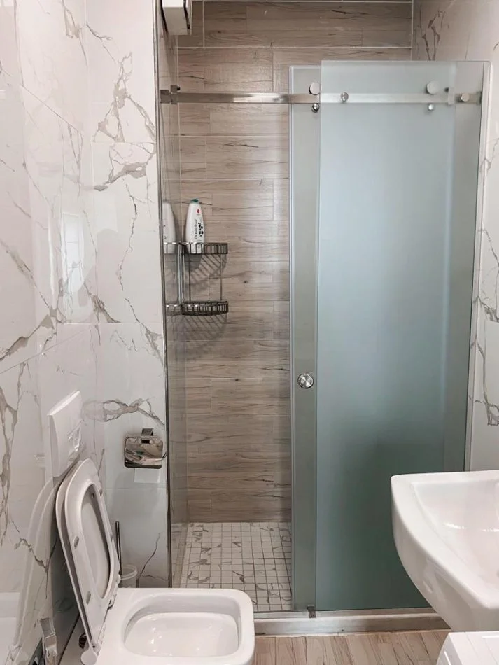 Tirane, jepet me qera apartament 1+1+Ballkon Kati 5, 70 m² 600 € (Rruga 5 Maji)