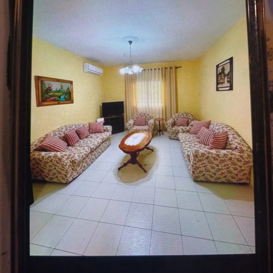 !DHENE!Durres, jepet me qera Vile 1+1 Kati 1, 350 €