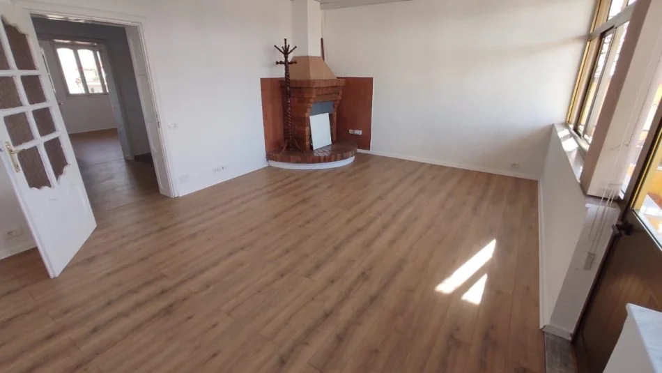 Tirane, jepet me qera Vile 3 Katshe Kati 1, 300 m² 1.500 € (Xhamllik, Rruga Arkitekt Sinani)