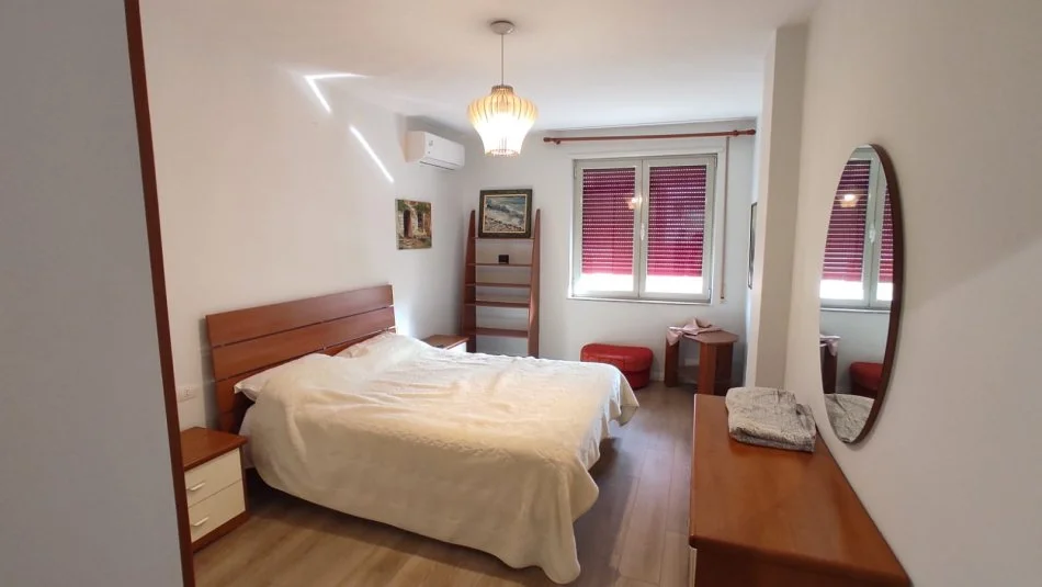 Tirane, jepet me qera apartament 1+1+Ballkon Kati 6, 80 m² 750 € (Rruga e Elbasanit)