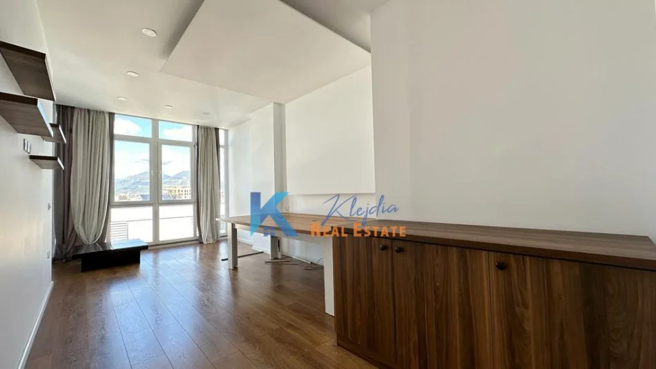 Tirane, jap me qera zyre Kati 8, 100 m² 800 € (Komuna e Parisit, Kika 2)