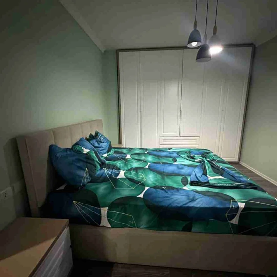 Tirane, jepet me qera apartament 2+1+Ballkon Kati 5, 105 m² 750 € (DON BOSKO)