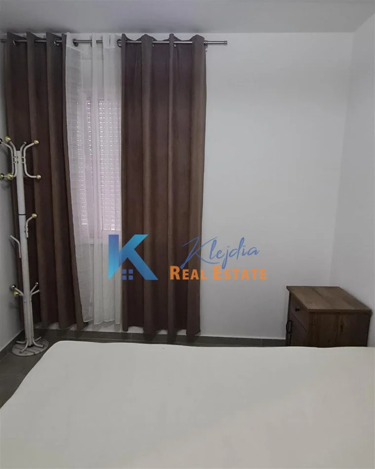 Tirane, jap me qera apartament 1+1+Ballkon Kati 4, 63 m² (1+1 te 21 Dhjetori, Komleksi Magnet)