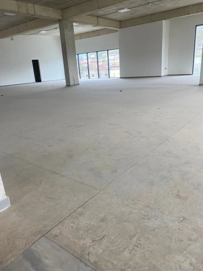 Tirane, jepet me qera ambjent biznesi , (Peze Helmes Tirane)