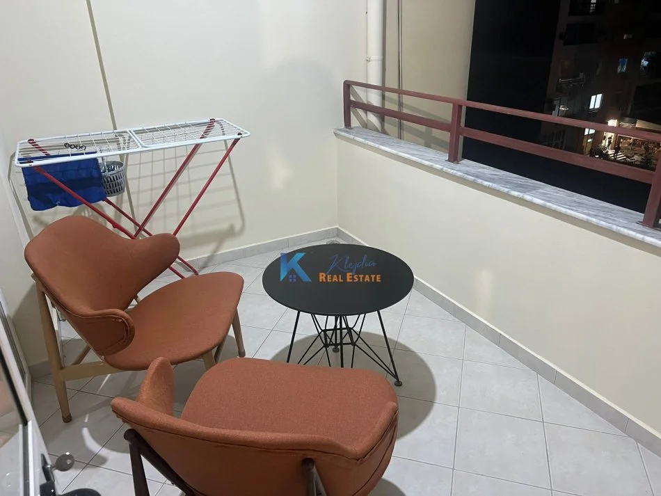 Tirane, jap me qera apartament 1+1+Ballkon Kati 4, 65 m² (Astir)