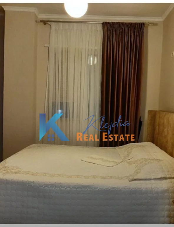 Tirane, jap me qera apartament 2+1+Ballkon Kati 2, 125 m² 1.000 € (Kopshti Zoologjik)