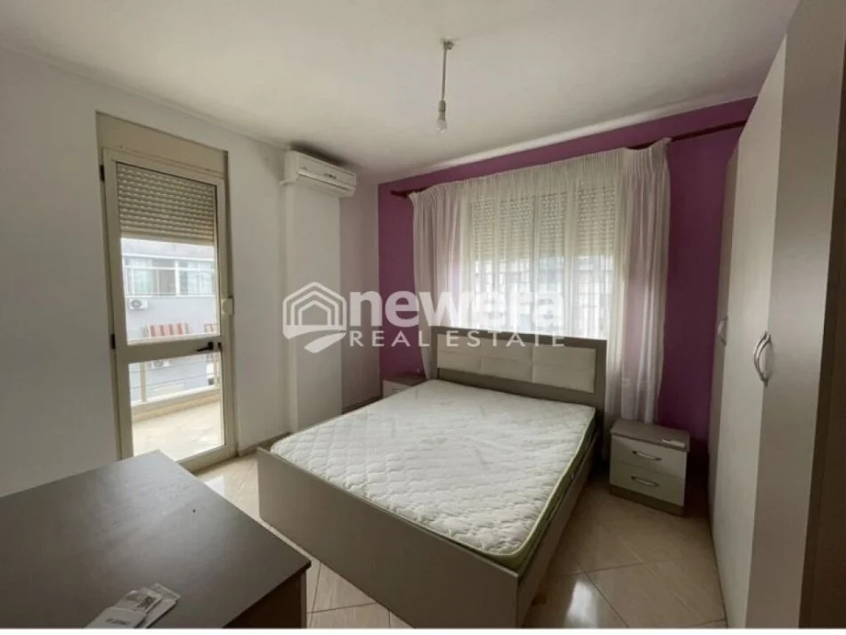 Tirane, shes apartament 2+1+Ballkon Kati 8, 125.000 € (loni ligori)