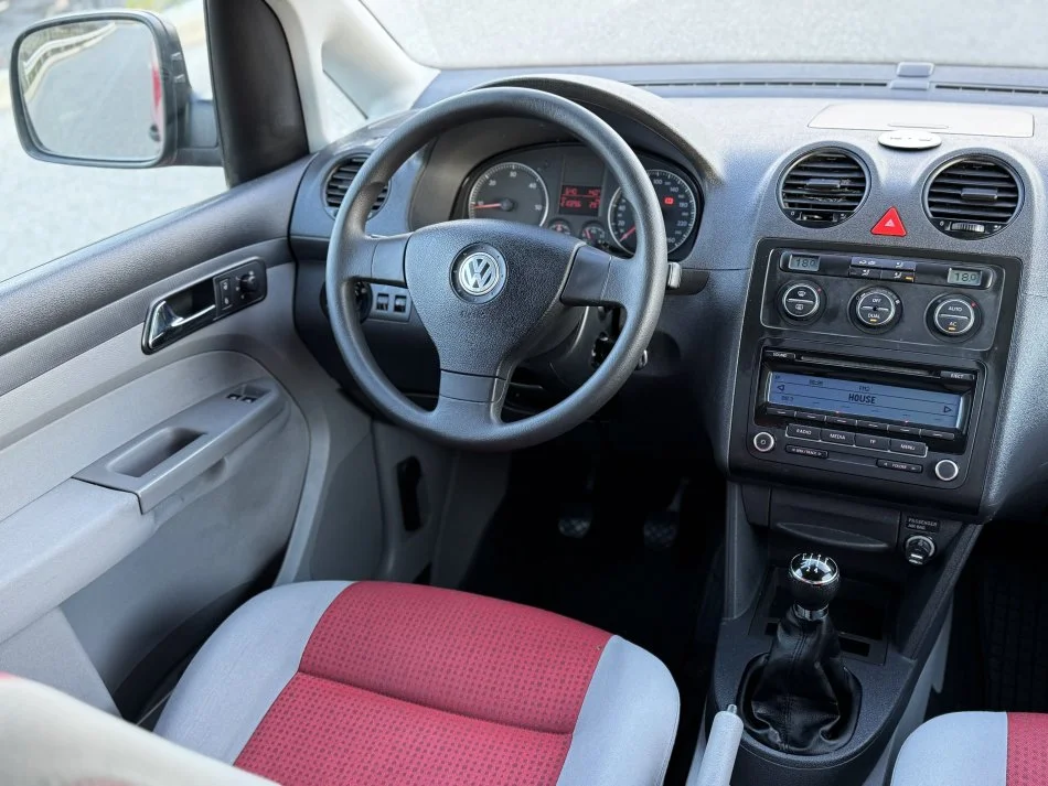 Tirane, shes Caddy 1.9 Naftë Manual Nafte, e kuqe manuale Klima 210.000 km 6.300 €