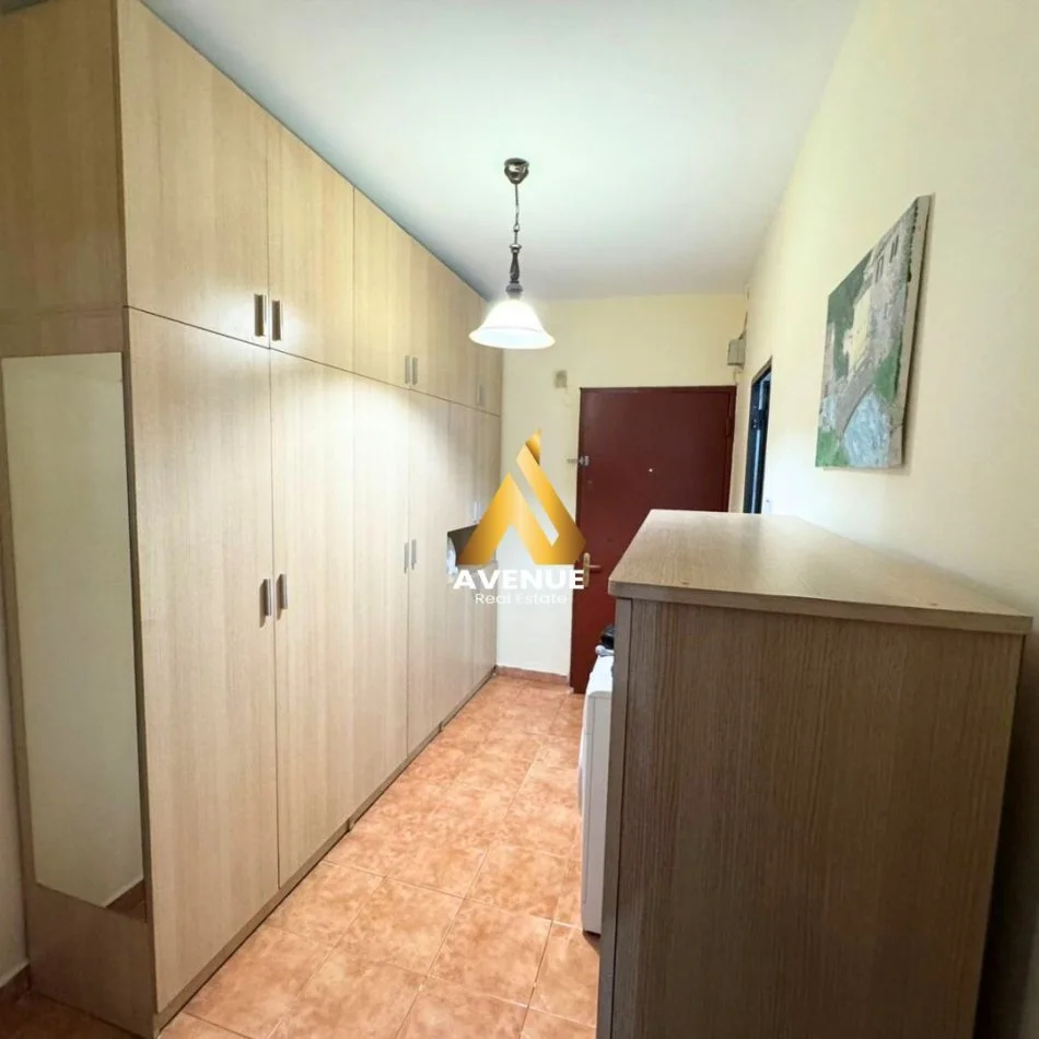 Tirane, jepet me qera apartament 1+1+Aneks+Ballkon Kati 2, (Rruga Irfan Tomini)