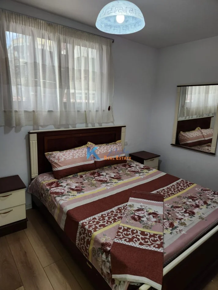 Tirane, jap me qera apartament 2+1+Ballkon Kati 3, 75 m² (Kodra e Diellit)