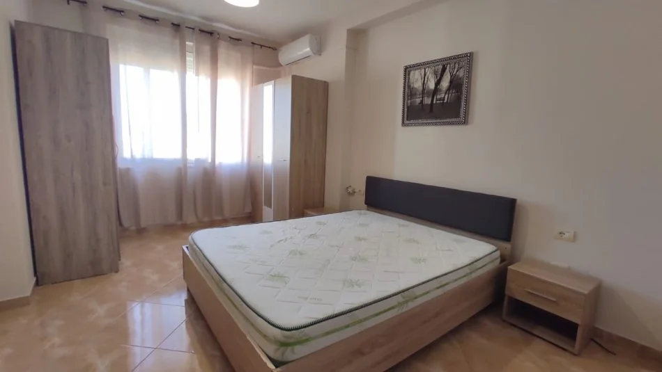 Tirane, jepet me qera apartament 1+1+Ballkon Kati 7, 70 m² 390 € (Shkolla e Baletit, prane Tregut Elektrik)