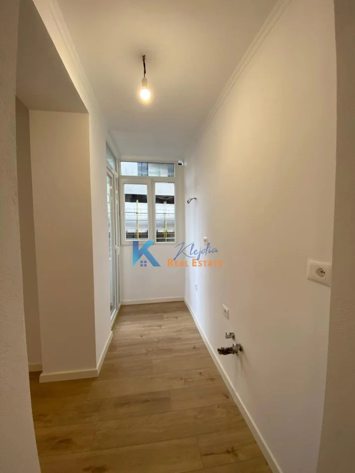 Tirane, shes apartament 2+1+Ballkon Kati 2, 83 m² 185.000 € (Rruga e Durresit)