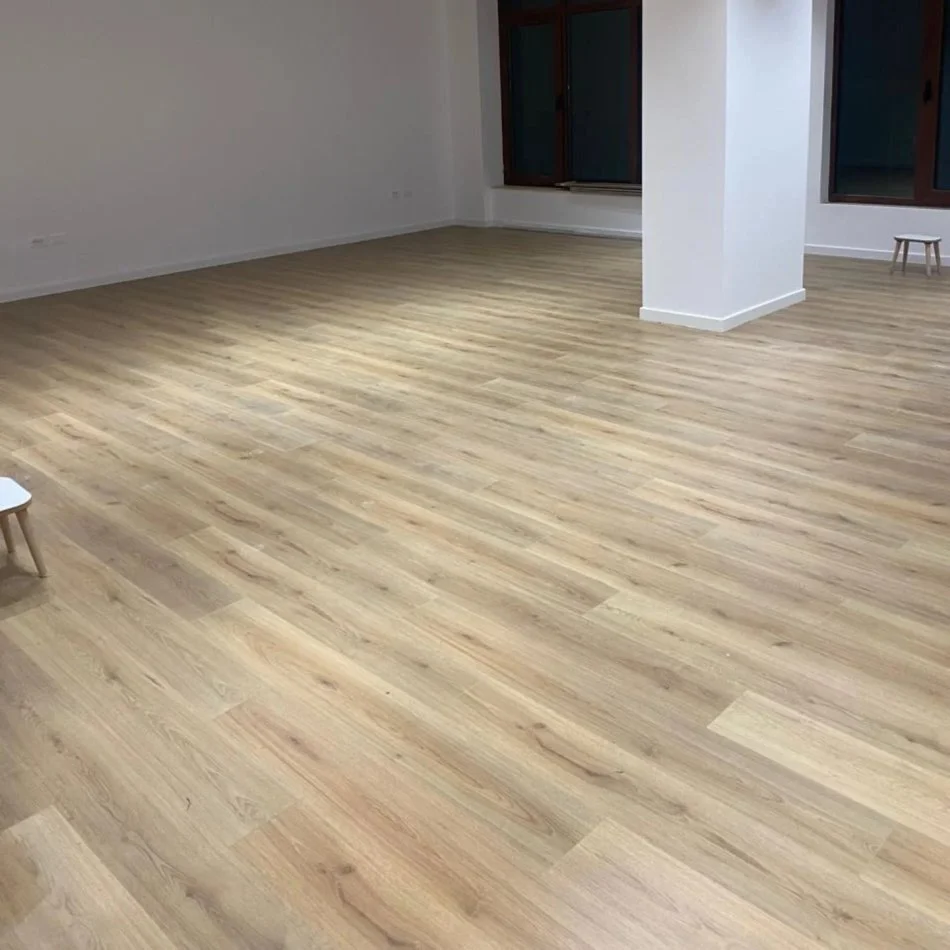 Tirane, jepet me qera ambjent biznesi Kati 1, 80 m² 630 € (VILA L, Astir)