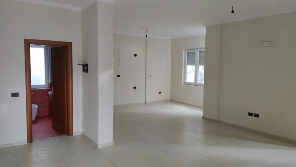 Tirane, jepet me qera Vile 5+1+Aneks+Ballkon Kati 4, 250 m² 1.000 € (Rruga Islam Rusi)