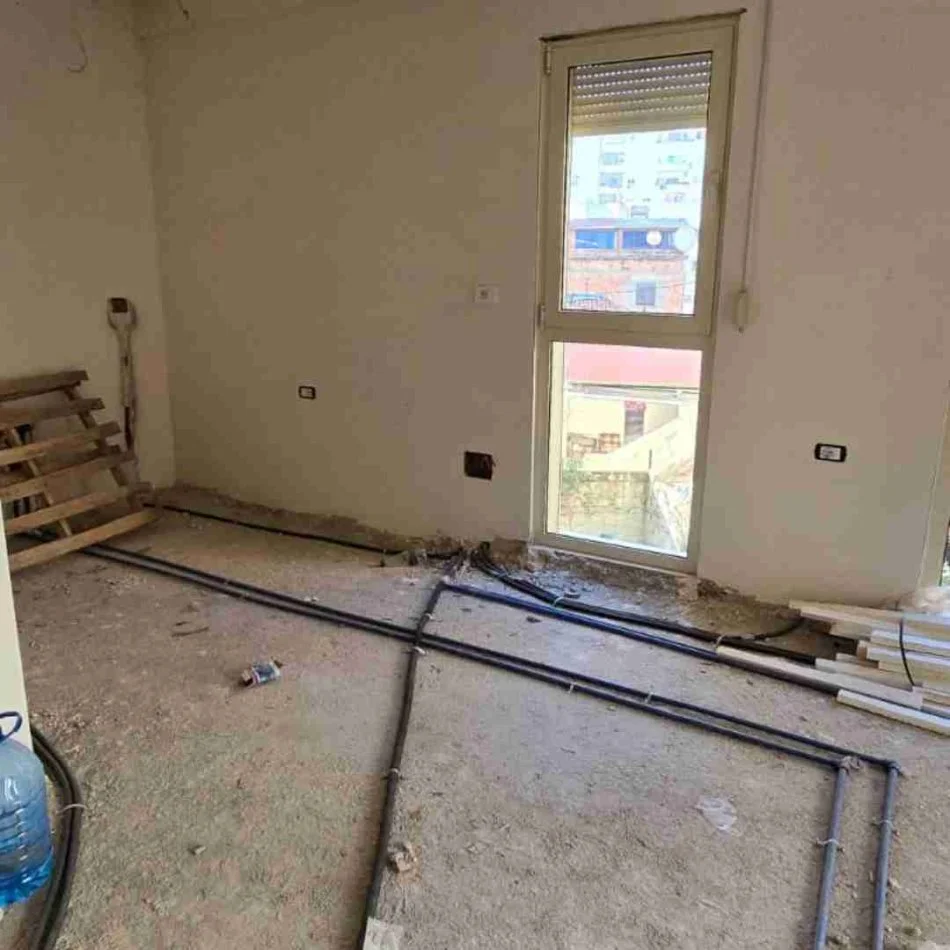 Tirane, shitet apartament 2+1+Ballkon Kati 2, 91 m² 179.000 € (Rruga Haxhi Hysen Dalliu)
