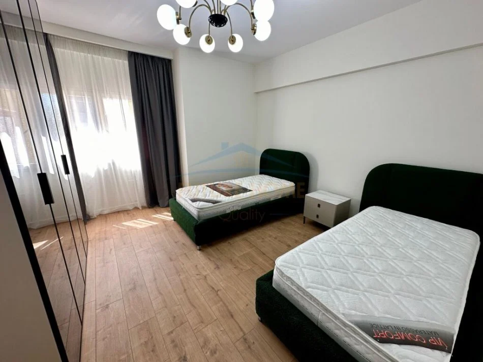 Tirane, jepet me qera apartament 2+1+Aneks+Ballkon Kati 6, 134 m² 1.000 € (kompleksin "Lake Land", Tirane.)