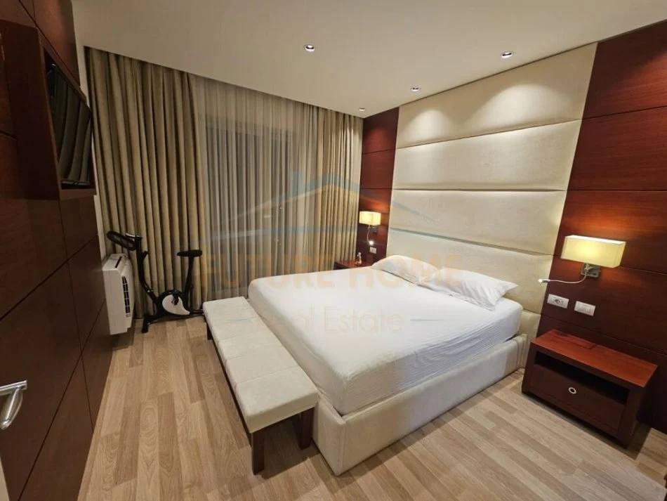 Tirane, jepet me qera apartament 2+1+Aneks+Ballkon Kati 19, 100 m² 1.500 € (ambasador 3, air albania)