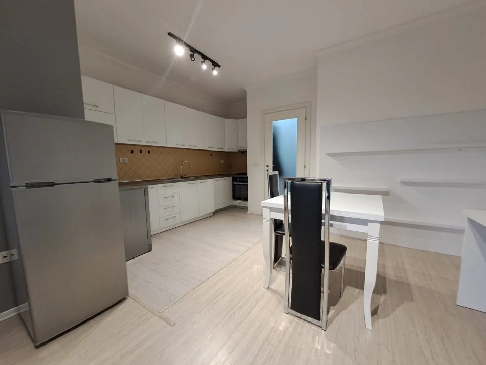 Tirane, jepet me qera apartament 1+1+Aneks+Ballkon Kati 5, 1 m² 550 € (pazari i ri)