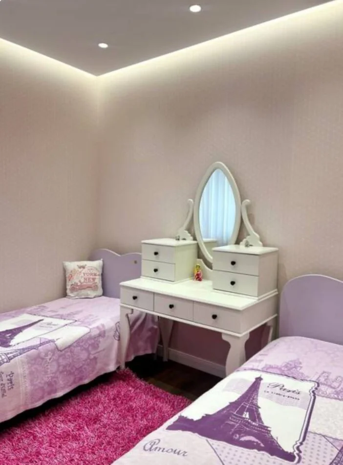 Tirane, jepet me qera apartament 2+1+Ballkon Kati 2, 95 m² 1.200 € (Rruga e Durresit)