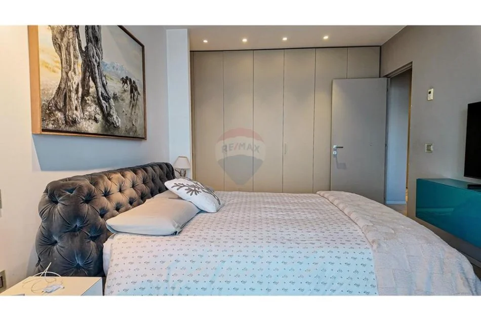 Tirane, shitet apartament 3+1+Ballkon Kati 8, 350 m² 650.000 € (kopshti Botanik)