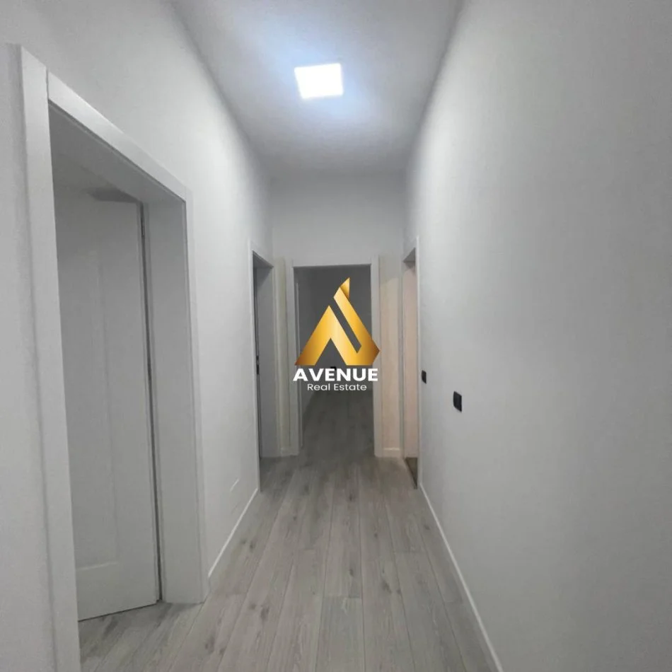 Tirane, jepet me qera ambjent biznesi Kati 1, 110 m² 1.100 € (MYSLYM SHYRI)