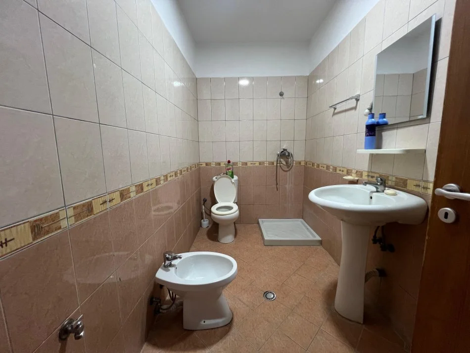 Durres, shitet apartament 1+1+Ballkon Kati 7, 80 m² 79.000 € (Lagja 13, Prane Hekurudhes)