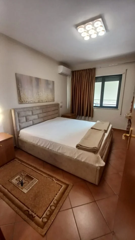 Tirane, jepet me qera apartament 1+1+Ballkon Kati 8, 76 m² (Rruga Perlat Rexhepi)