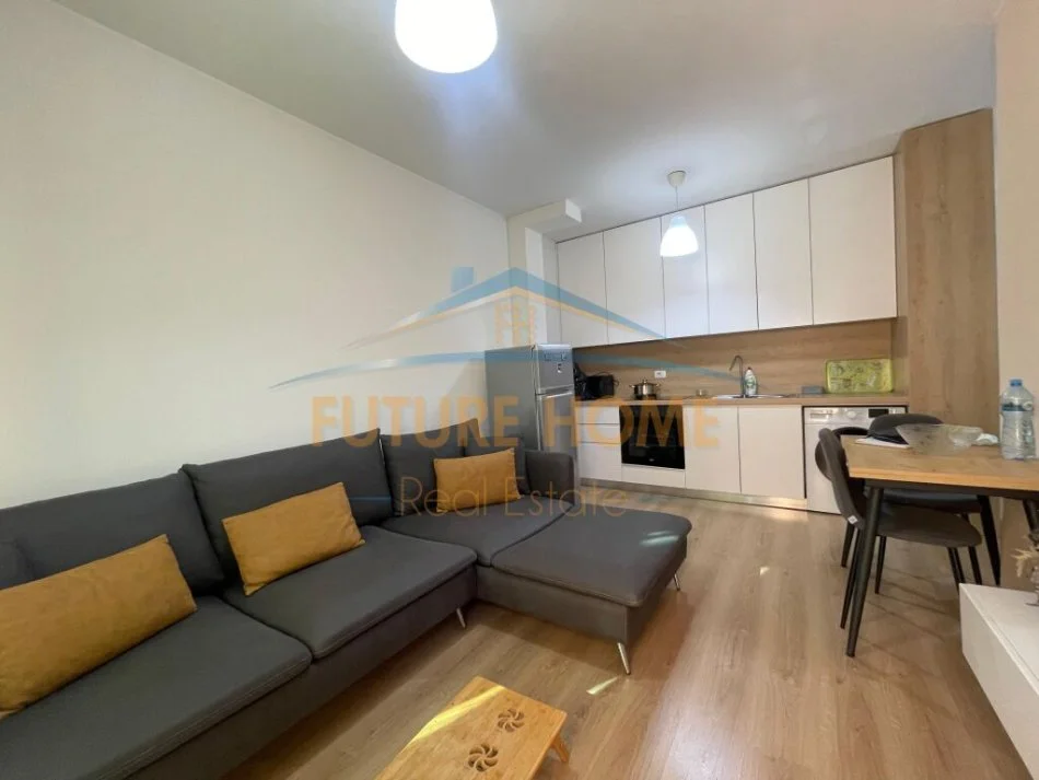 Tirane, jepet me qera apartament 1+1+Ballkon Kati 1, 55 m² 500 € (5 Maji)