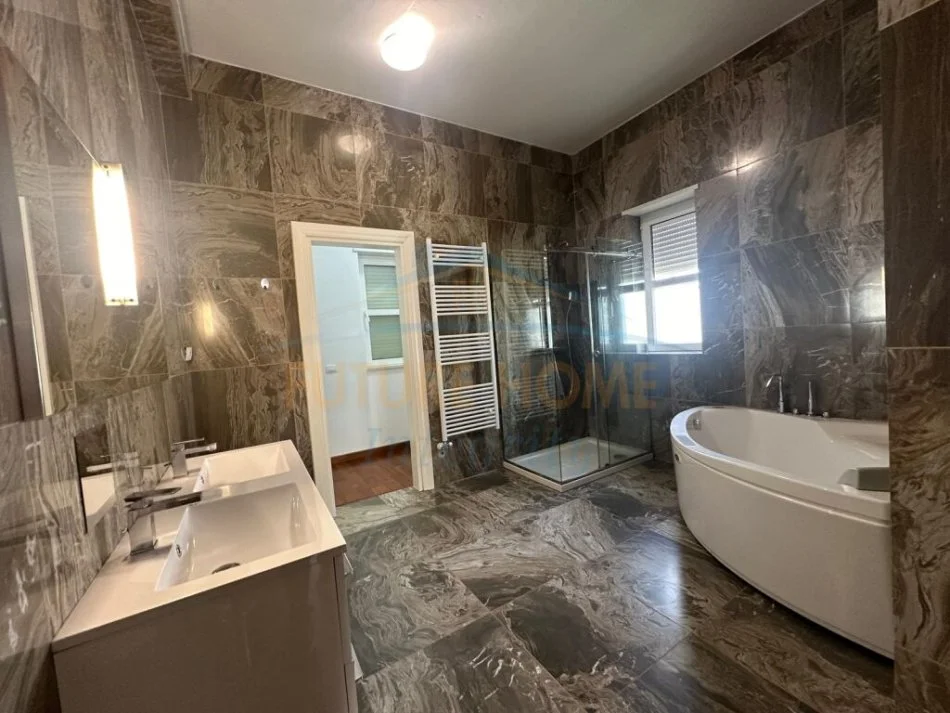 Tirane, jepet me qera Vile 3 Katshe Kati 0, 650 m² 4.800 € (Rolling Hill Residence, Tiranë.)