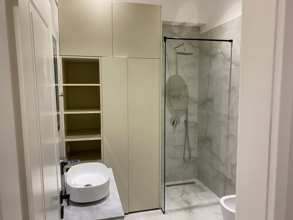 Tirane, jap me qera apartament 1+1 Kati 9, 70 m² 500 € (Astir)