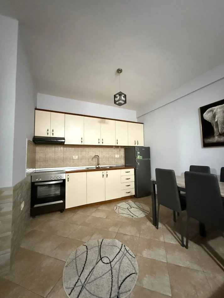 Tirane, jepet me qera apartament 1+1+Ballkon Kati 5, 65 m² 450 € (Astir, Rruga Sokrat Miho)