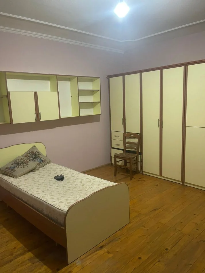 Tirane, jepet me qera shtepi 2+1 Kati 2, 90 m² 400 € (Qyteti Studenti)