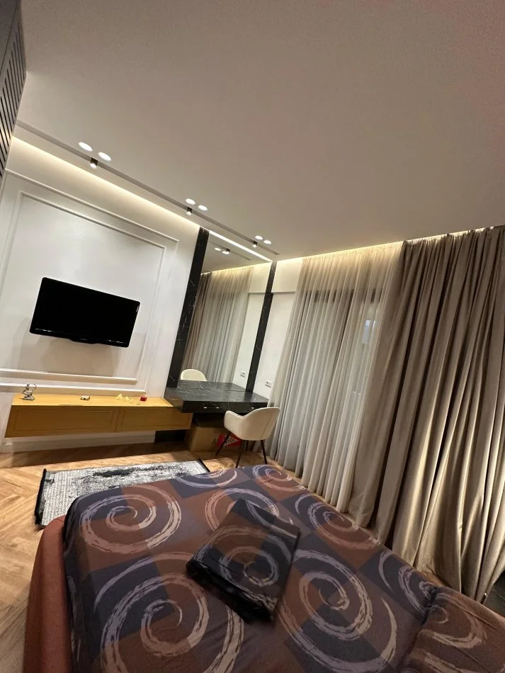 Tirane, jepet me qera apartament 2+1 , 110 m² 1.500 € (Rr. e Kavajes)