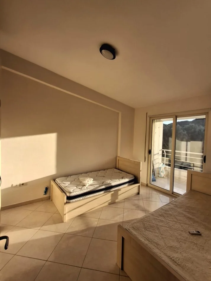 Tirane, shes apartament 2+1+Ballkon Kati 2, 123 m² 180.000 € (Liqeni i Thate)