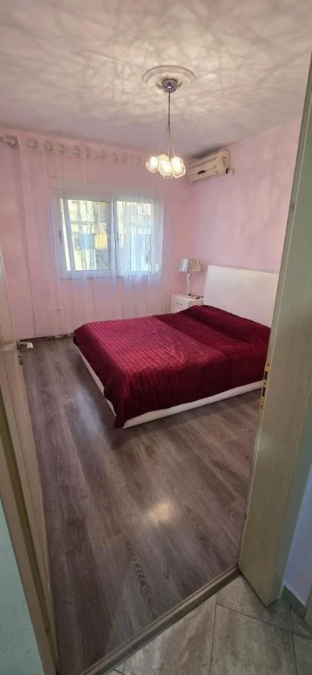 Tirane, jepet me qera apartament 1+1 Kati 3, 65 m² 600 € (Rr e Durresit)