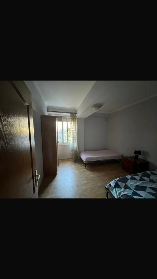 Tirane, jepet me qera apartament 3+1 Kati 2, 110 m² 600 € (Oxhaku)